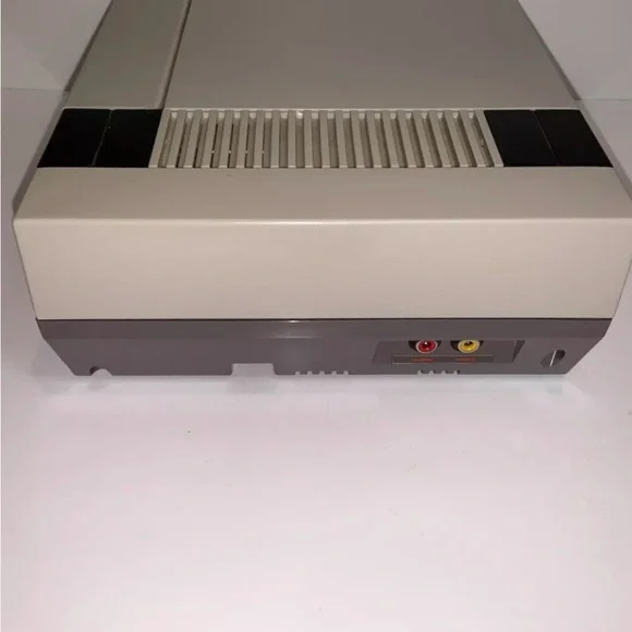 1985 Original Nintendo NES Console With 2 Controllers, Adapter ~ No games! - Picture 12 of 14